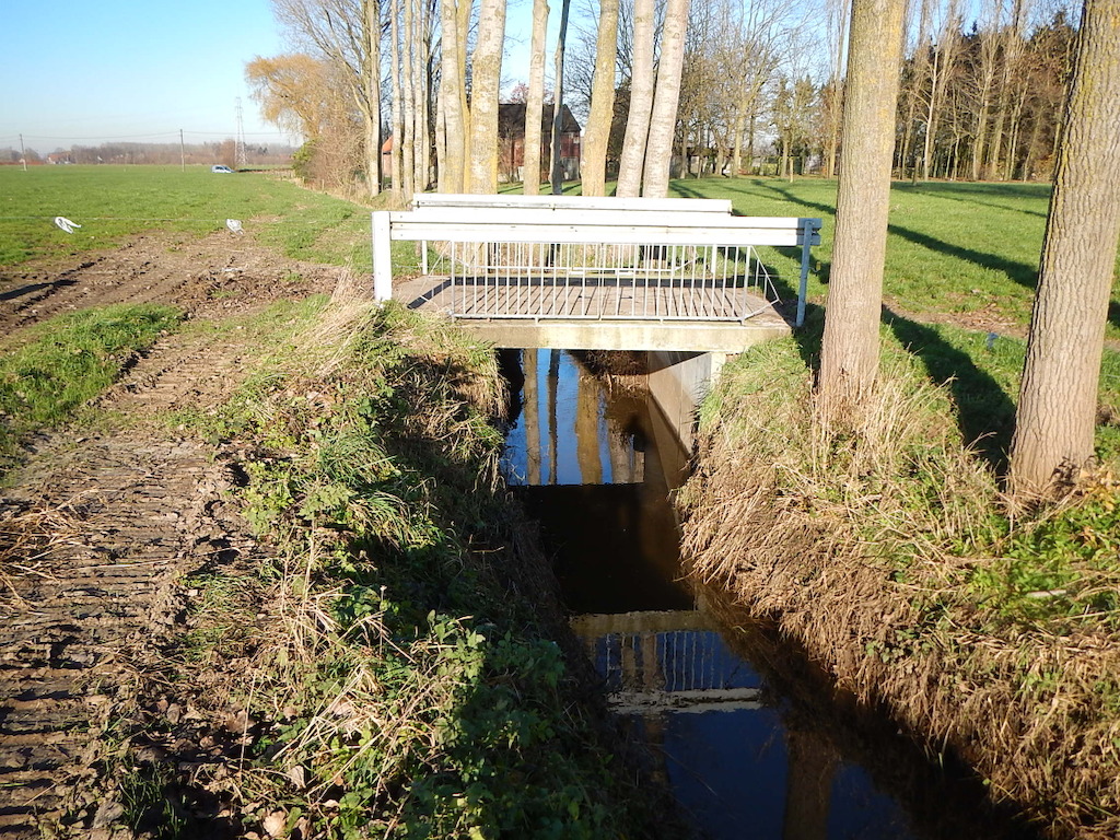 Wil je zelf een werk uitvoeren in de bedding van een waterloop, moet je een machtiging aanvragen bij de Provincie.