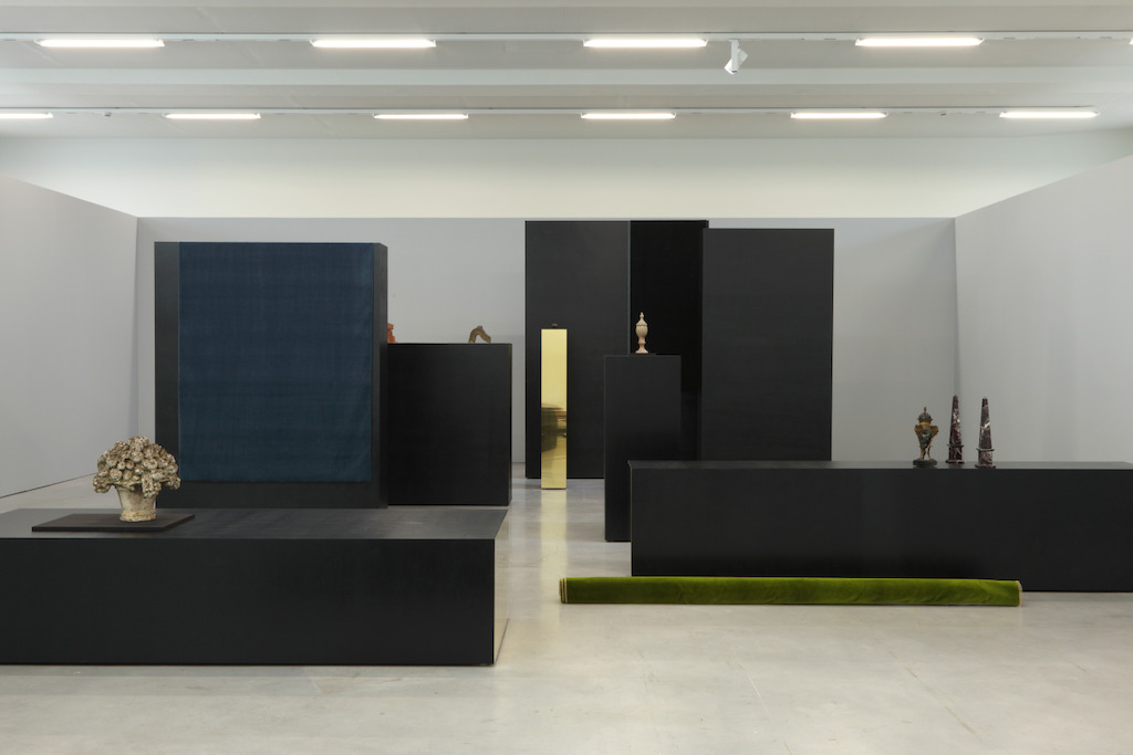 Isabelle Cornaro, Paysage avec poussin et témoins oculaires (version VI), 2014<br/>© de kunstenaar & M-Museum Leuven / Dirk Pauwels