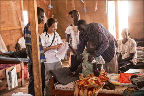 Dans la clinique MSF de Mellut. (c) Matthias Steinback/MSF