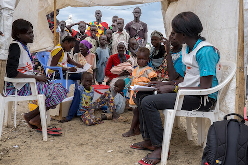 Raadplegingen op het terrein van de “burgerbescherming” in Bentiu. (c) AZG
