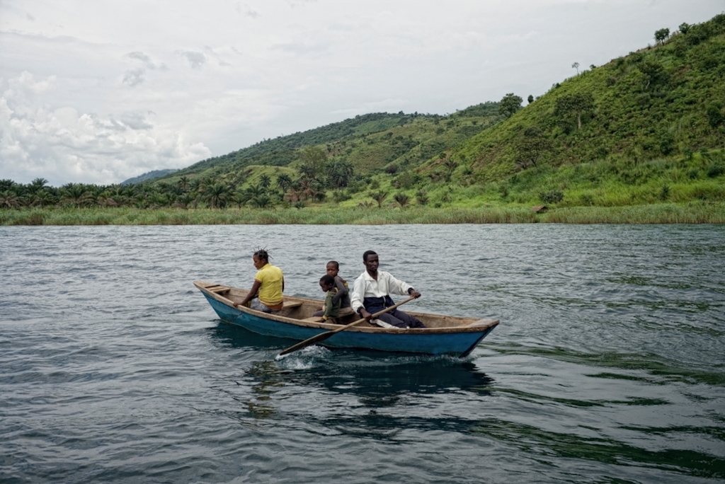 System identifier<br/>: MSF143800<br/>Title<br/>: Emergency Malaria Outbreak South Kivu DRC<br/>Photographer / cameraman<br/>: Eddy Van Wessel<br/>Countries:<br/>Democratic Republic of Congo<br/>Description<br/>: In Kabanga village, MSF has trained community health workers to detect and cure<br/>malaria. Severe cases must be urgently referred by boat to the MSF-supported hospital in Baraka