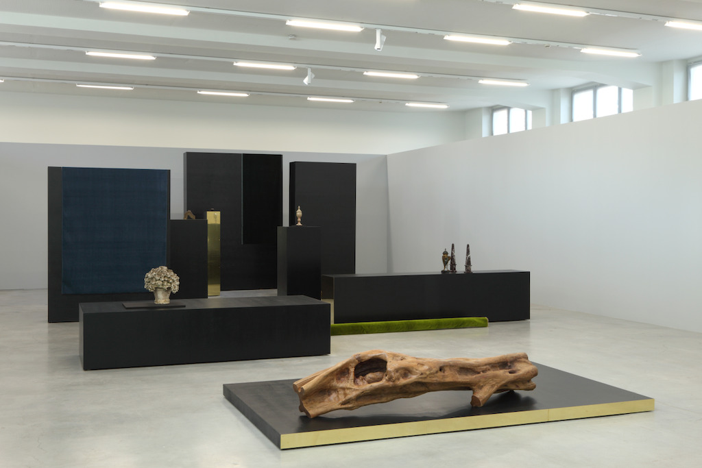 Isabelle Cornaro, Paysage avec poussin et témoins oculaires (version VI), 2014<br/>© de kunstenaar & M-Museum Leuven / Dirk Pauwels