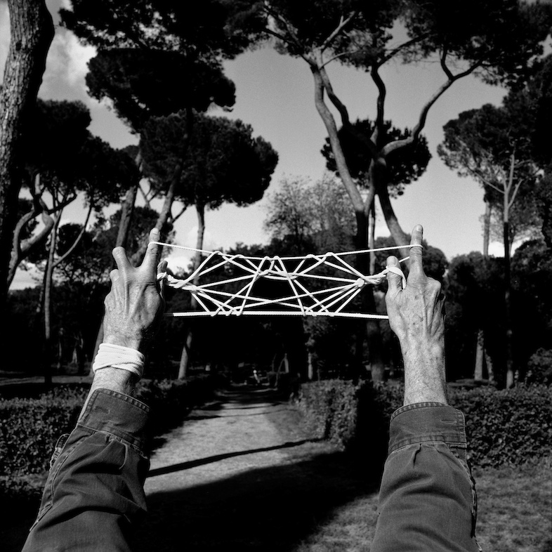 Tentoonstelling Twisted Strings in M-Museum Leuven.<br/>Katrien Vermeire, String Figures, Murphy’s Ten Men and Inuit Net Variations, Villa Borghese, Rome, Vertical Net Variation II, 2016