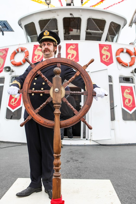 De Intrede van de Sint - (C) VRT - Geert Van Hoeymissen
