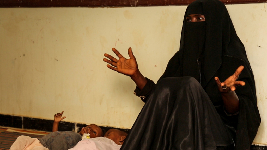 Zahra Hussein, patient of Abs hospital.<br/>She arrived to the Cholera Treatment center in Abs with her two small babies Kholah and Saher. Photographer: MSF