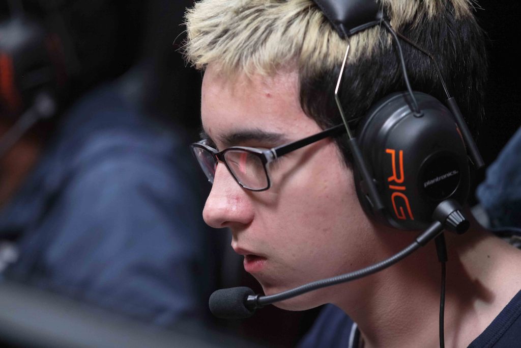 Nobody, carrilero central de Dash9 Gaming