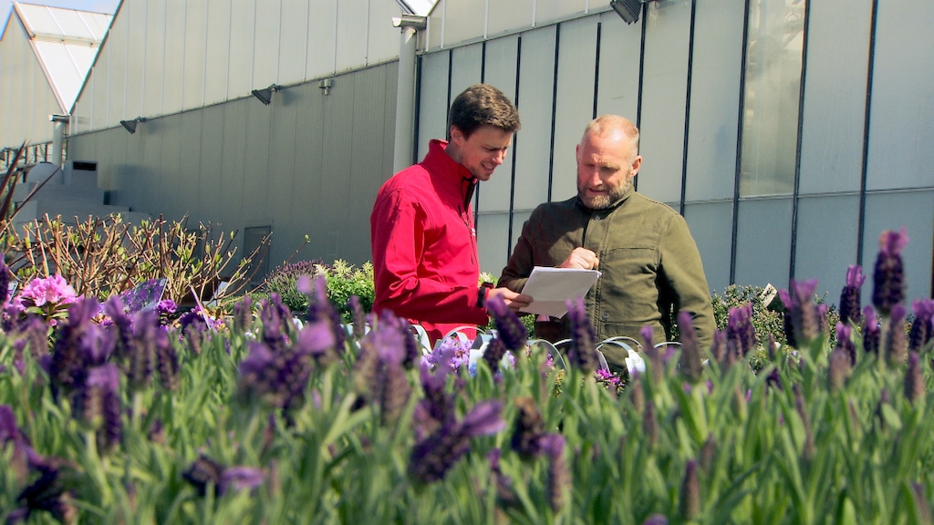 Jan en Thomas leggen een tuin aan voor geen geld<br/>Voor hetzelfde geld (c) VRT
