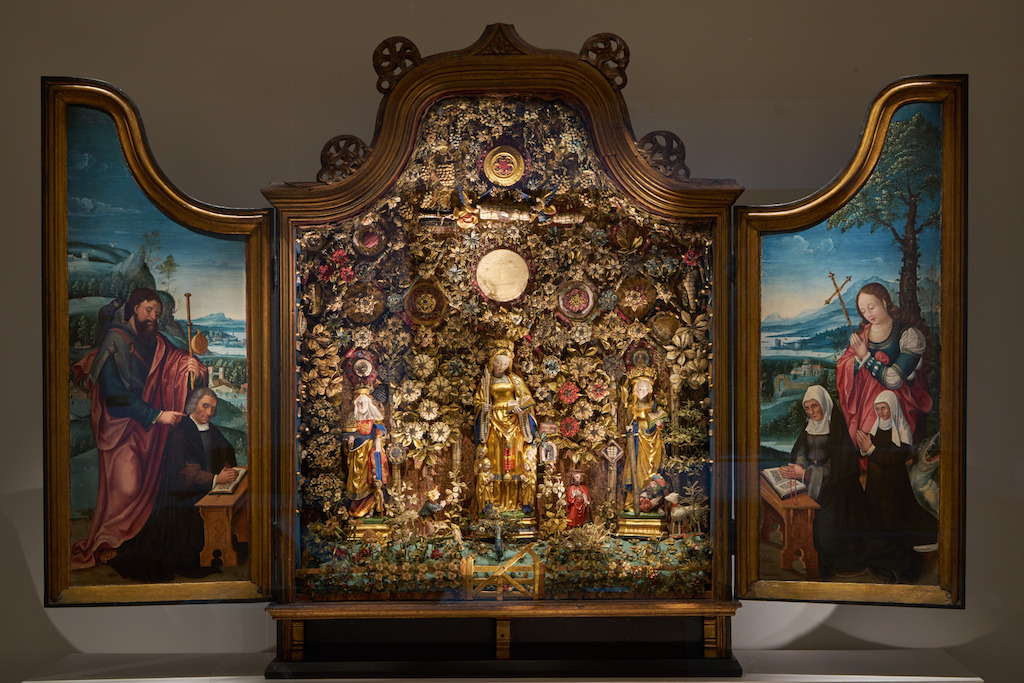 Vue sur l'exposition 'à la recherche d'Utopia' au M-Museum Leuven<br/>Photo (c) Dirk Pauwels