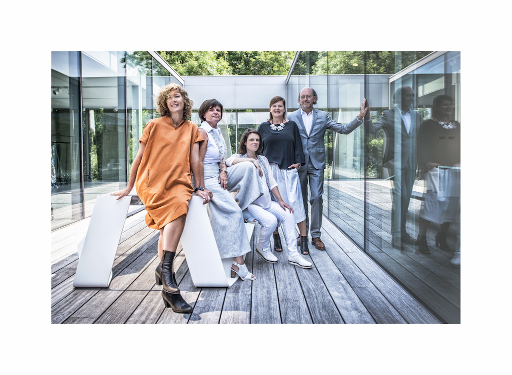 v.l.n.r.: Lizbeth Nowé, Veerle Baert-Moortgat, Elke Baert, Dorine Tanghe en Guy Mortreu