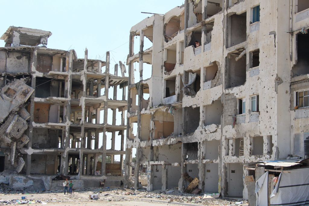 Beit Hanoun, Shuja’iya (according to the UN: Reconstruction of over 12,580 housing units totally destroyed has yet to start, prolonging the hardship of some 100,000 internally displaced people 100,000 people who lost their homes in the Gaza strip remain internally displaced and 120,000 people still have no access to public water.) Beit Hanoun, northeastern Gaza Strip, one of the hardest hit areas during the 2014 summer war, near Erez crossing, during the last war partly or fully destroyed houses, partly with makeshift extensions, giving refuge to families from there or the neighbourhood who lost their homes. © Susanne Doettling/MSF