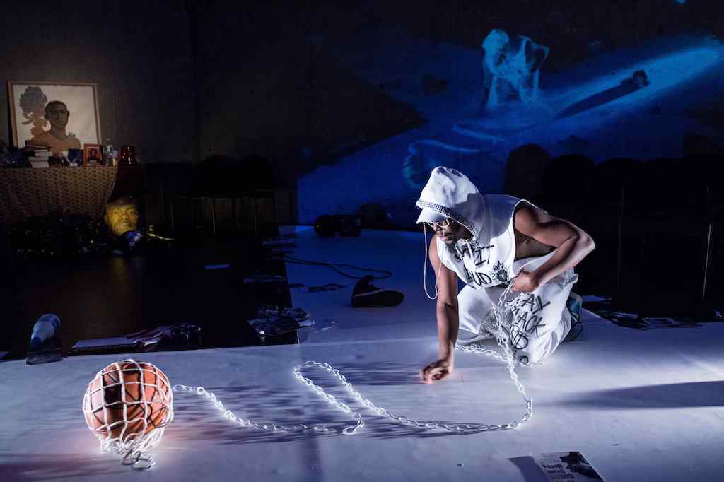 29 & 30.09 - PODIUM: Jaamil Olawale Kosoko (NI/US) -<br/> #negrophobia - Foto © Ian Douglas