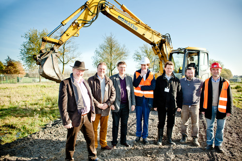 Eerste spadesteek in het bijzijn van het Schepencollege en de burgemeester