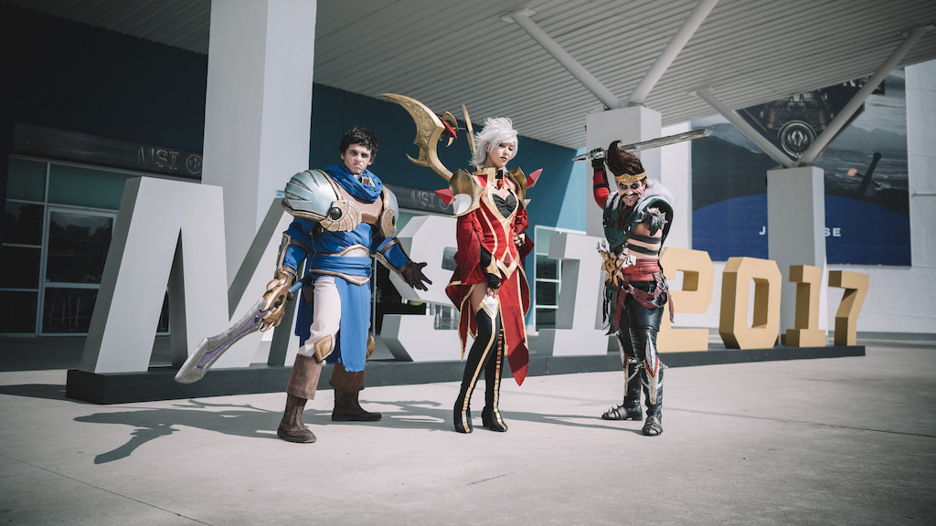 Cosplayers de Garen, Karma y Draven