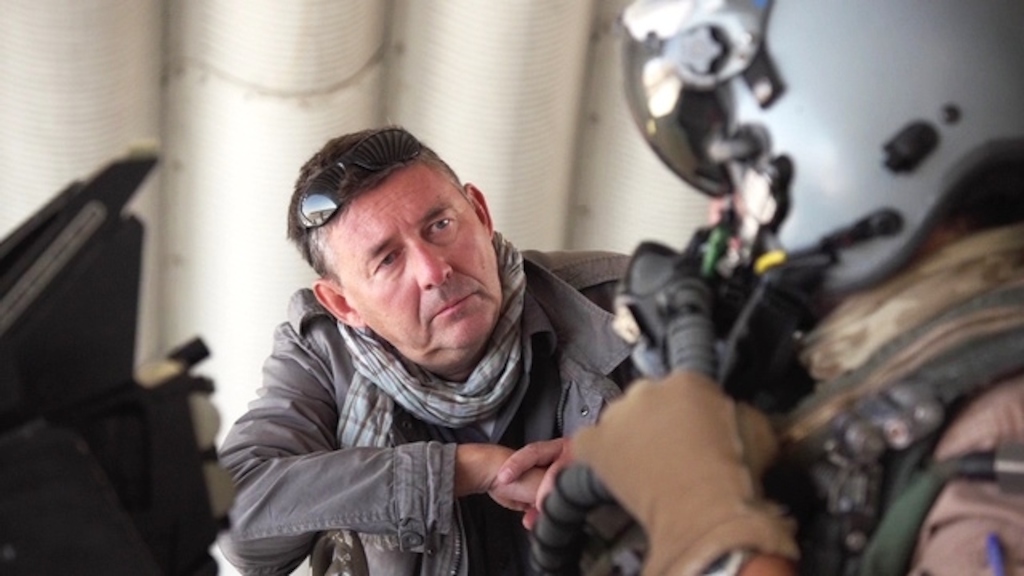 IS in het vizier - Afl 2 : Rudi Vranckx praat met Belgische F16-piloot - (c) VRT