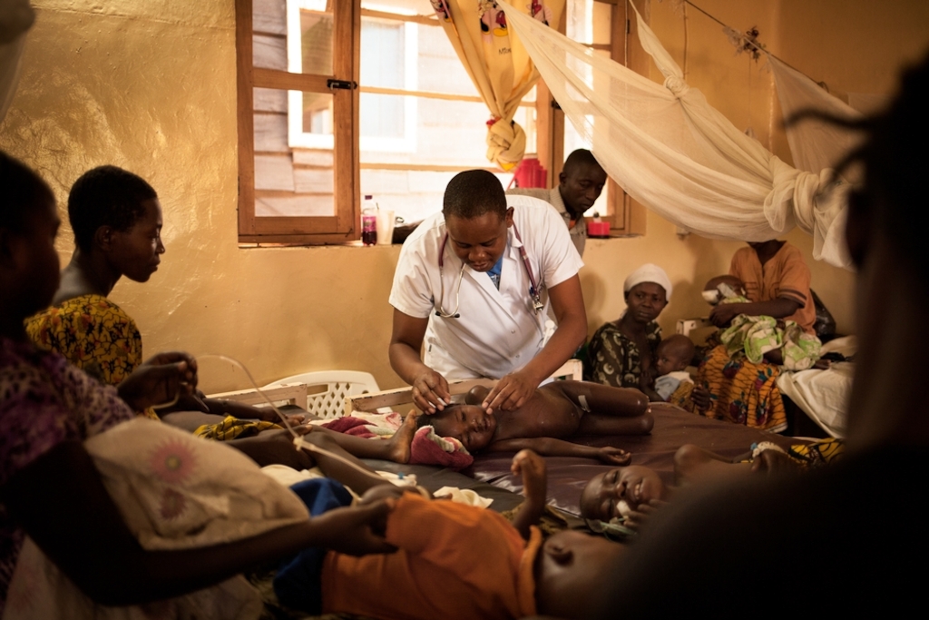 System identifier<br/>: MSF144094<br/>Title<br/>: Rutshuru Hospital, DR Congo<br/>Photographer / cameraman<br/>: Leonora Baumann<br/>Countries:<br/>Democratic Republic of Congo. From November 2014 to January 2015, the General Hospital of reference (HGR) of Rutshuru in the province of North Kivu, DRC, has treated hundreds of children, the first victims of an unprecedented malaria peak. This is the most important malaria peak which the Congolese staff has ever faced, both in terms of severity, but also number of cases and duration of the peak. A situation worsened by pathologies affecting the worst case: many respiratory infections and severe sepsis. MSF is supporting the Rutshuru HGR (287 hospital beds) in the North Kivu province since October 2005. MSF runs the "hot pole": surgery, intensive care, emergency and burn support and case management for victims of sexual violence.