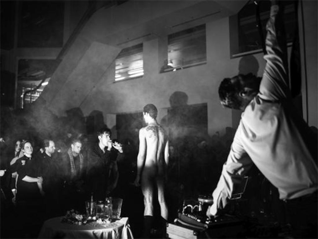 Fr 12.02, 21:00: Damien Dubrovnik (DK)