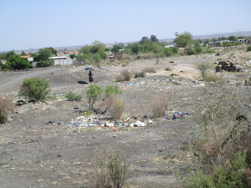 “Large open spaces between neighbourhoods are where people are robbed or violated. Here, it is hard for victims to call for help.” – Mitchelle Motshwari
