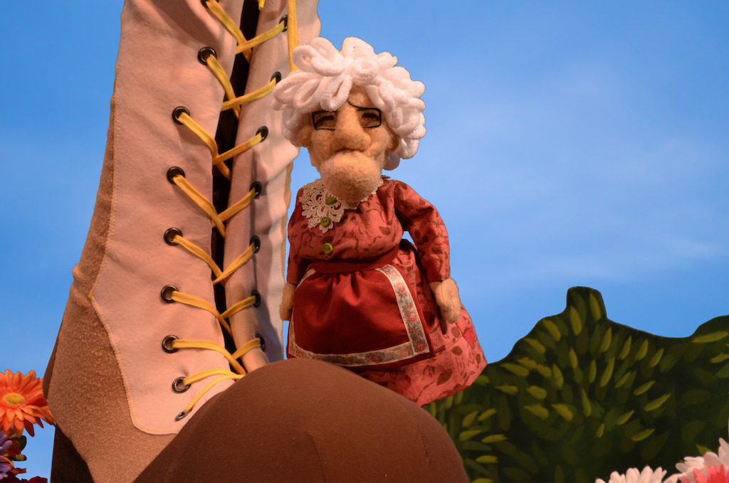 The Old Woman Who Lived in a Shoe (Center for Puppetry Arts)