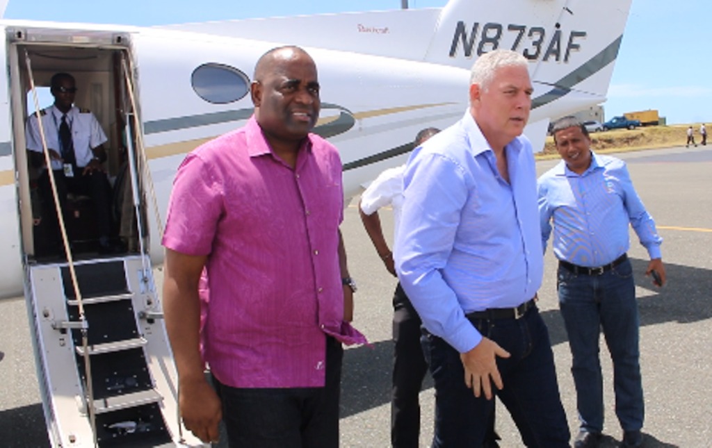 Prime Minister Skerrit and Prime Minister Chastanet disembark aircraft.