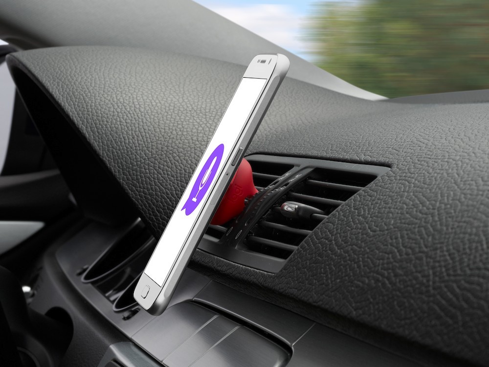 Logitech y Telcel presentaron el soporte inteligente para automóvil y la app que permiten al conductor escuchar y responder un mensaje de texto con las manos al volante.