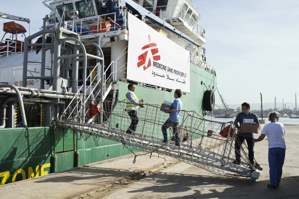Bourbon Argos se tient prêt dans le port d'Agusta en Sicile, d'où il partira pour ses premières opérations de recherche et de sauvetage © Alessandro Penso