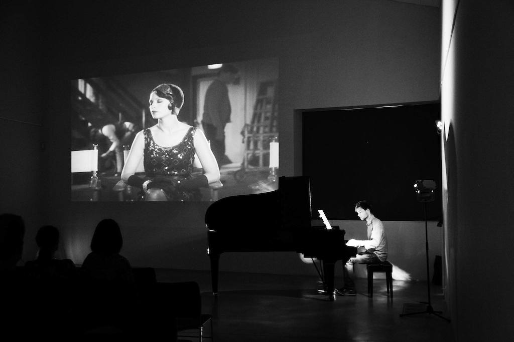Pianobegeleiding bij de film The Artist door Niels Hellemans @M-idzomer Leuven