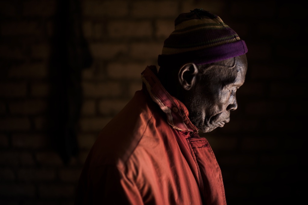 Credit Colin Delfosse. Jean, 84, left Nasima on 6 December 2016 with his family to find shelter at Aviation IDP camp. “There was infighting between the UPC and FPRC near the village and there was a rumour that they were burning villages, so we fled. My son went back later to see what was left. All had been burned. I would like to go back to my village, but I have no money left to pay for transportation”. Karim’s son provides for his survival.