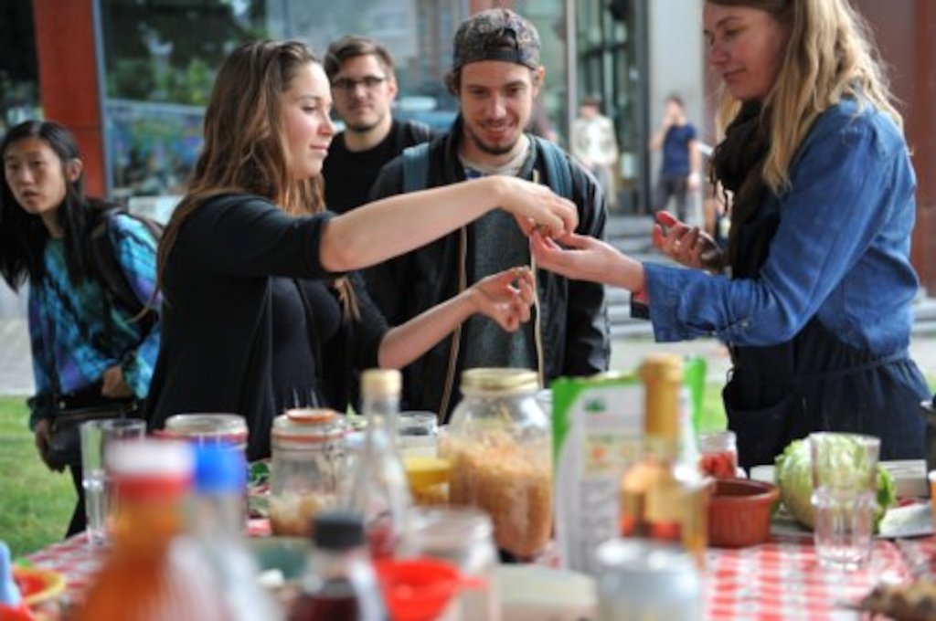 Gosie Vervloessem - Recipes for Disaster. The Magazine & Tupperware Party