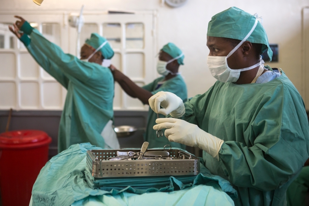 Surgeon Isaac Bahati CHUMA is preparing for a surgery together with his team. Mweso General Hospital at the border between the Masisi and Rutshuru territories in the North Kivu province of the Democratic Republic of the Congo, February 7, 2017. Photographer: Gwenn Dubourthoumieu