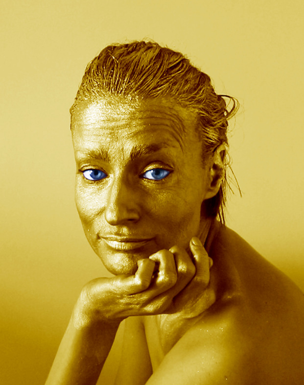 24.03 - Céline Gillain - FILM: No, you can't kill someone by painting her body with gold - video/performance