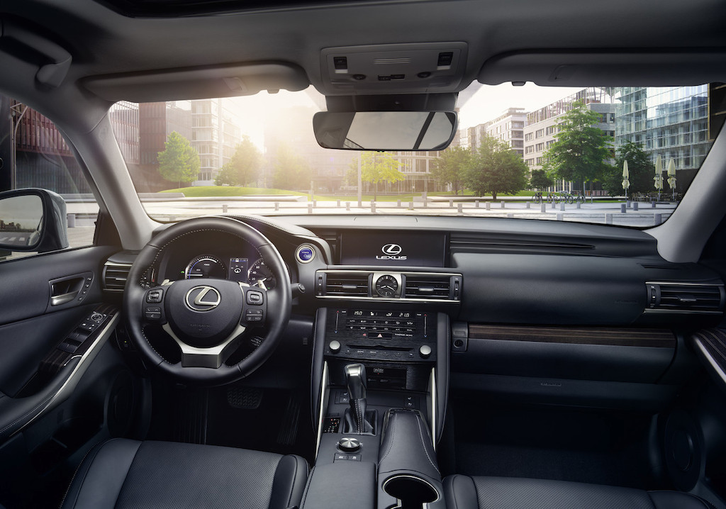 Lexus IS interior