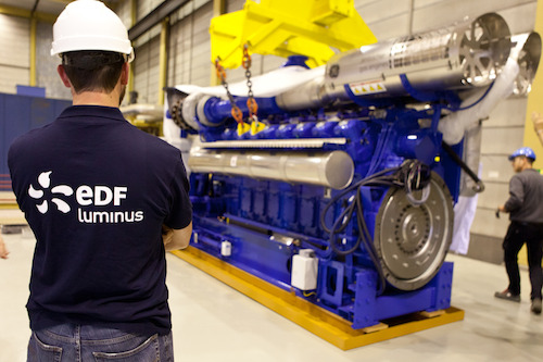 Un moteur de cogénération dans la centrale thermique de Gand Ham.