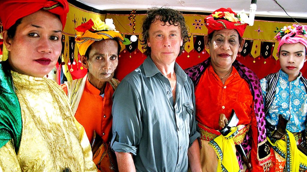 Around the world in 80 Faiths - aflevering 2: Far East - (c) BBC