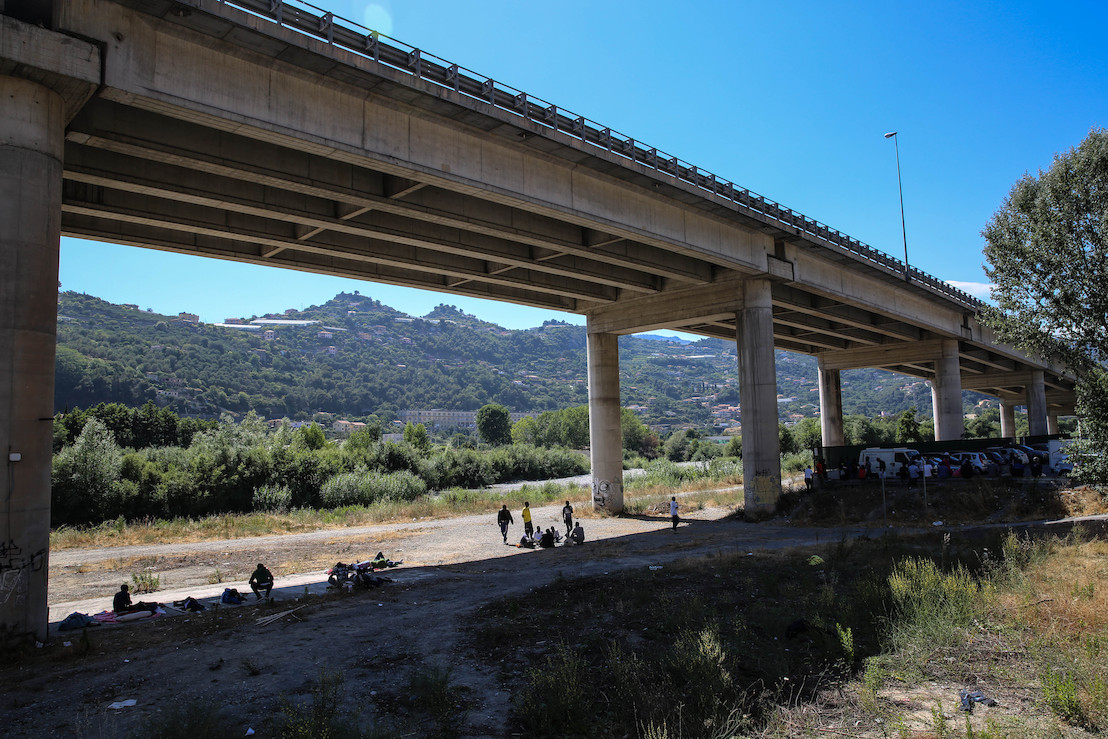 French-Italian border: harsh living conditions for migrants in Ventimiglia