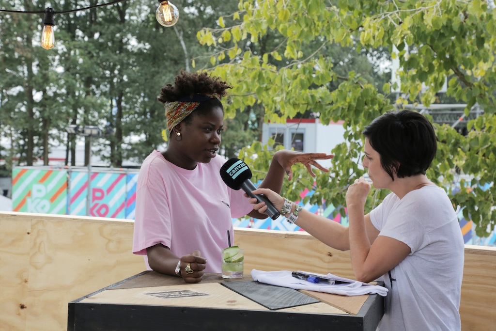 Ilse Liebens interviewt Coely - (c) VRT