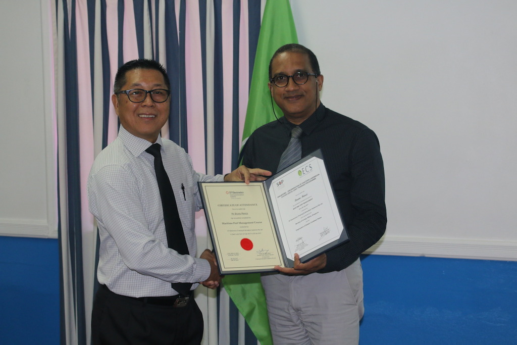 Presentation of participation certificates.