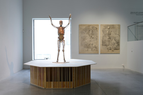 Franz Tschackert, De Glazen man, 206 x 98 cm, Dresden, 1930 (c) Isabelle Arthuis