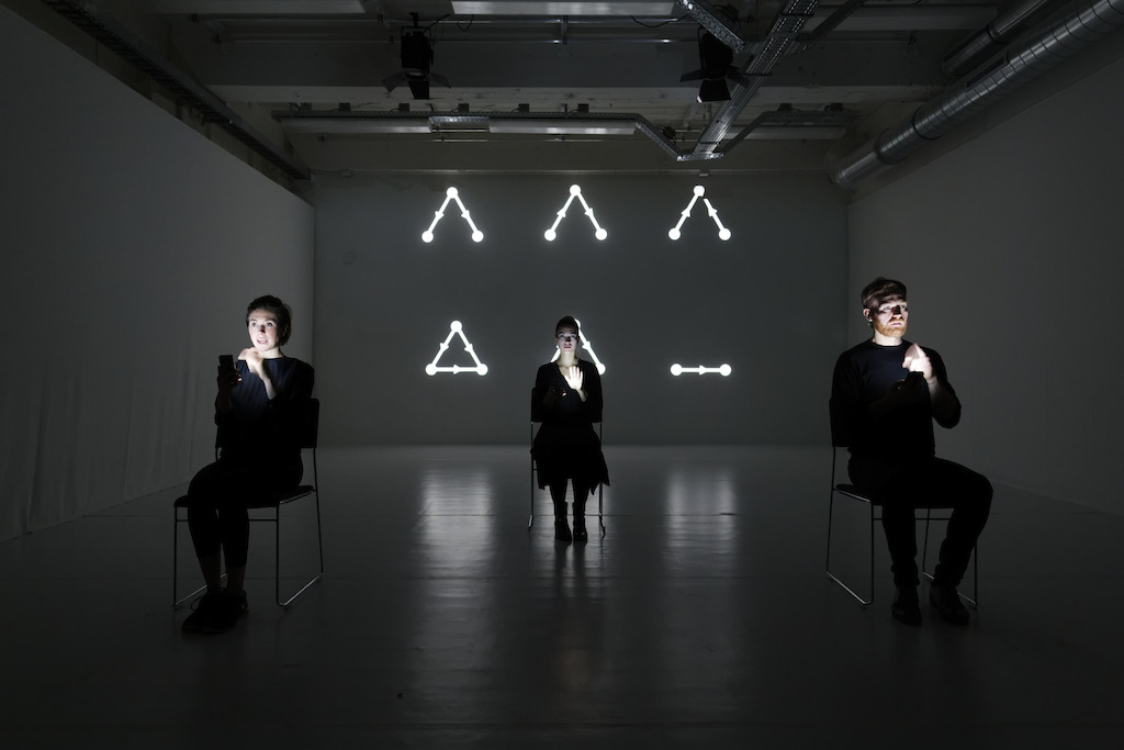 PODIUM: 10 & 11.03 - Orion Maxted - Human Simulation - performance (foto: Thomas Lenden) - Belgische première
