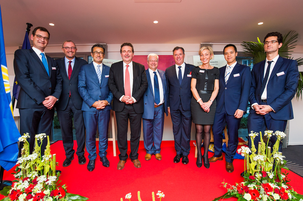 L'équipe de Novadia en présence de Rudi Vervoort, Ministre Président de la Région de Bruxelles Capitale, du Ministre Guy Vanhengel, et du Bourgemestre d'Evere faisant fonction Pierre Muylle.
