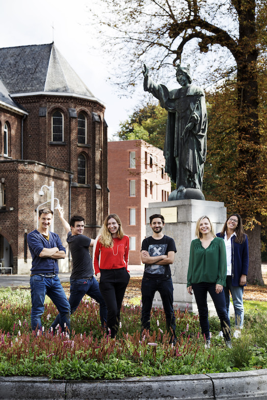 De gauche à droite : Sven Vanhee - Eli Sundermann - Loes Fierens - Jasper De Ryck - Emily Rammant - Charlotte Bodson (Photocredits Bart De bock)