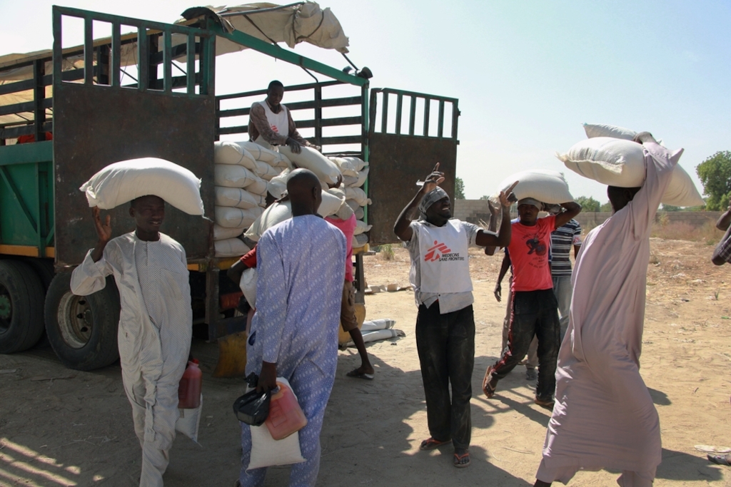 MSF distributed food to 500 families in Maiduguri on December 14, 2016. Each family receives enough food for two weeks; 25 kilograms of millet, five kilograms of beans and five litres of palm oil. The ration also includes eight bars of soap. Photographer: Malik Samuel/MSF