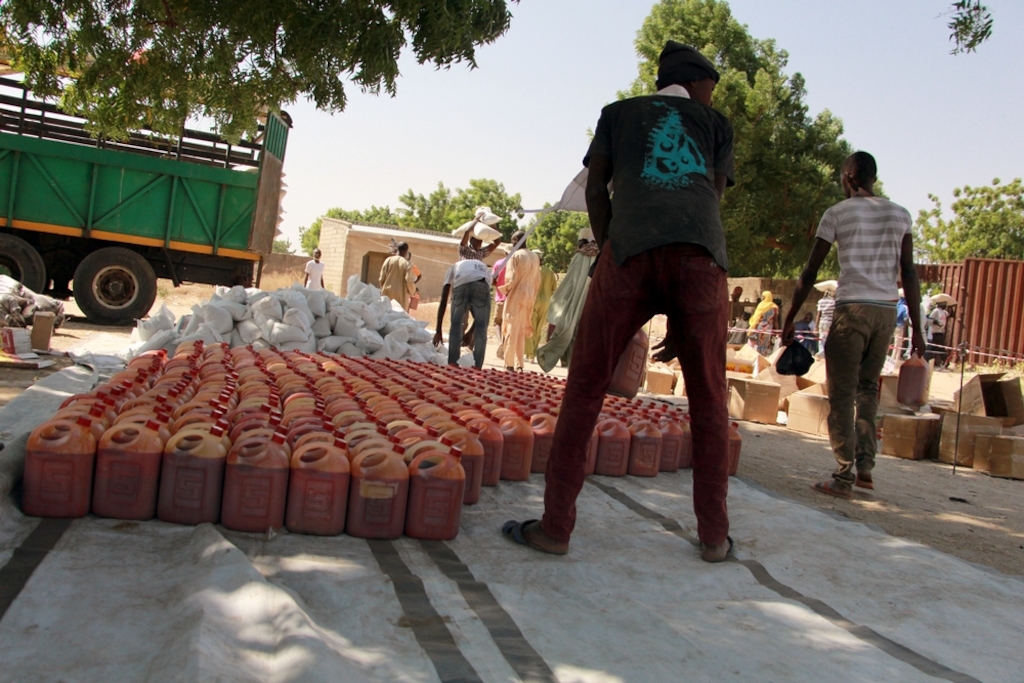 MSF distributed food to 500 families in Maiduguri on December 14, 2016. Each family receives enough food for two weeks; 25 kilograms of millet, five kilograms of beans and five litres of palm oil. The ration also includes eight bars of soap. Photographer: Malik Samuel/MSF