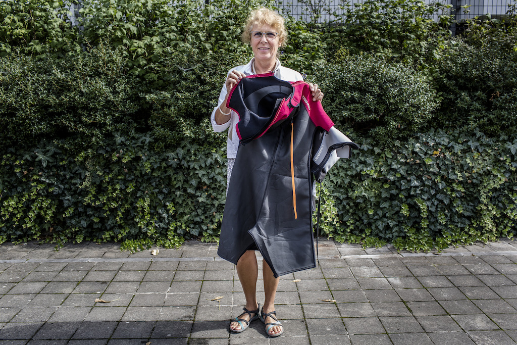Michèle Rouge avec la combinaison de plongée "Croque-Monsieur ou Mademoiselle" © Frédéric Pauwels