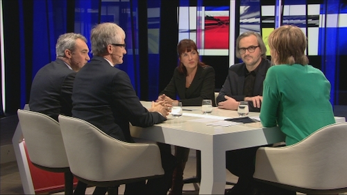 Studio de stad - v.l.n.r. Gaëtan Hannecart, Geert Bourgeois, Michelle Provoost, Joachim Declerck en Ruth Joos - (c) VRT