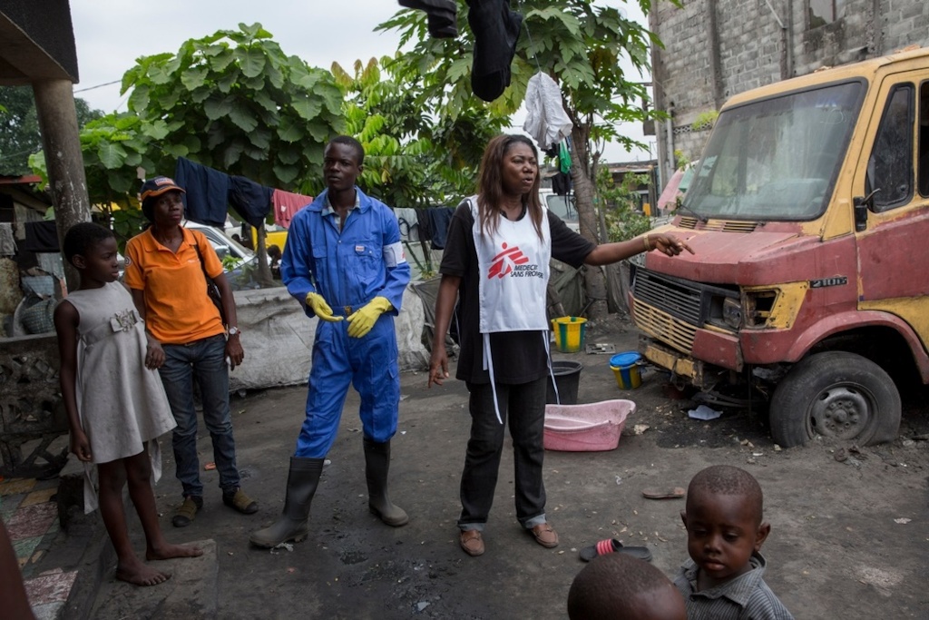 Two Medecins Sans Frontieres (MSF) staff members during a community outreach programme on Yellow Fever in the Ndjili neighborhood, Kinshasa, where a case was detected. Photographer: MSF