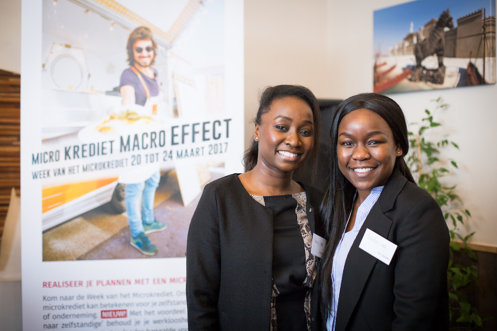Caroline et Nancy Lembe (clientes microStart)