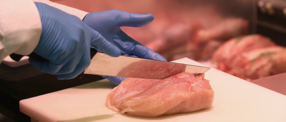 POLLO A REGOLA D’ARTE: DAL BANCO FRIGO ALLA TAVOLA, ECCO COME SCEGLIERLO, CONSERVARLO E PREPARARLO. TUTTE LE REGOLE DELL’ESPERTO