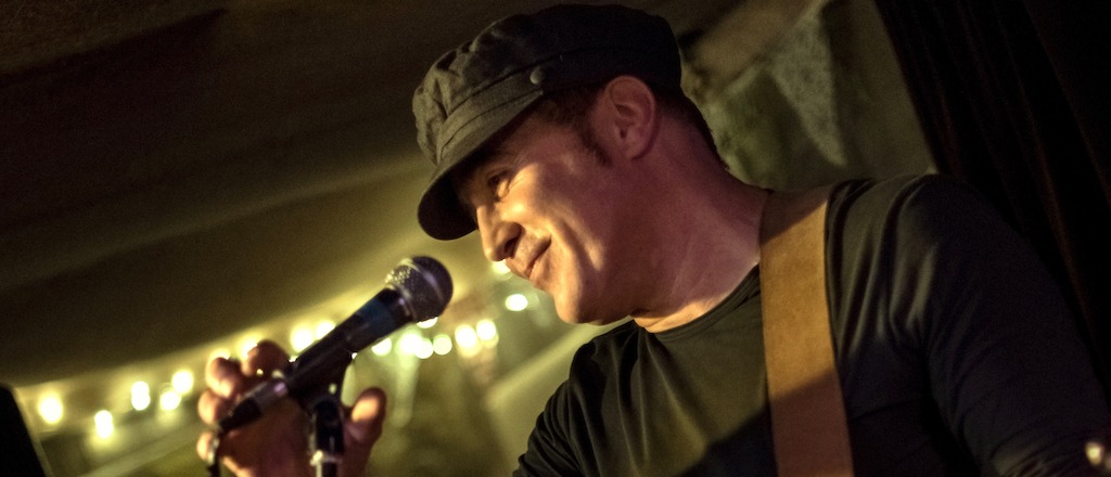 Neal Hoffmann on stage live in London (colour)