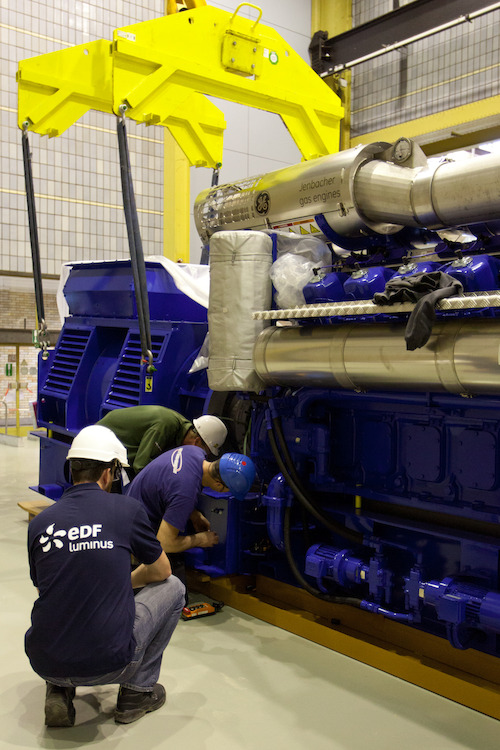 Un moteur de cogénération dans la centrale thermique de Gand Ham.