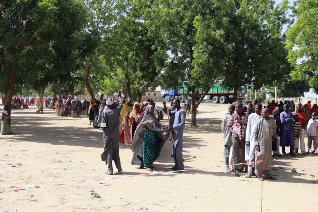 MSF distributed food to 500 families in Maiduguri on December 14, 2016. Each family receives enough food for two weeks; 25 kilograms of millet, five kilograms of beans and five litres of palm oil. The ration also includes eight bars of soap. Photographer: Malik Samuel/MSF